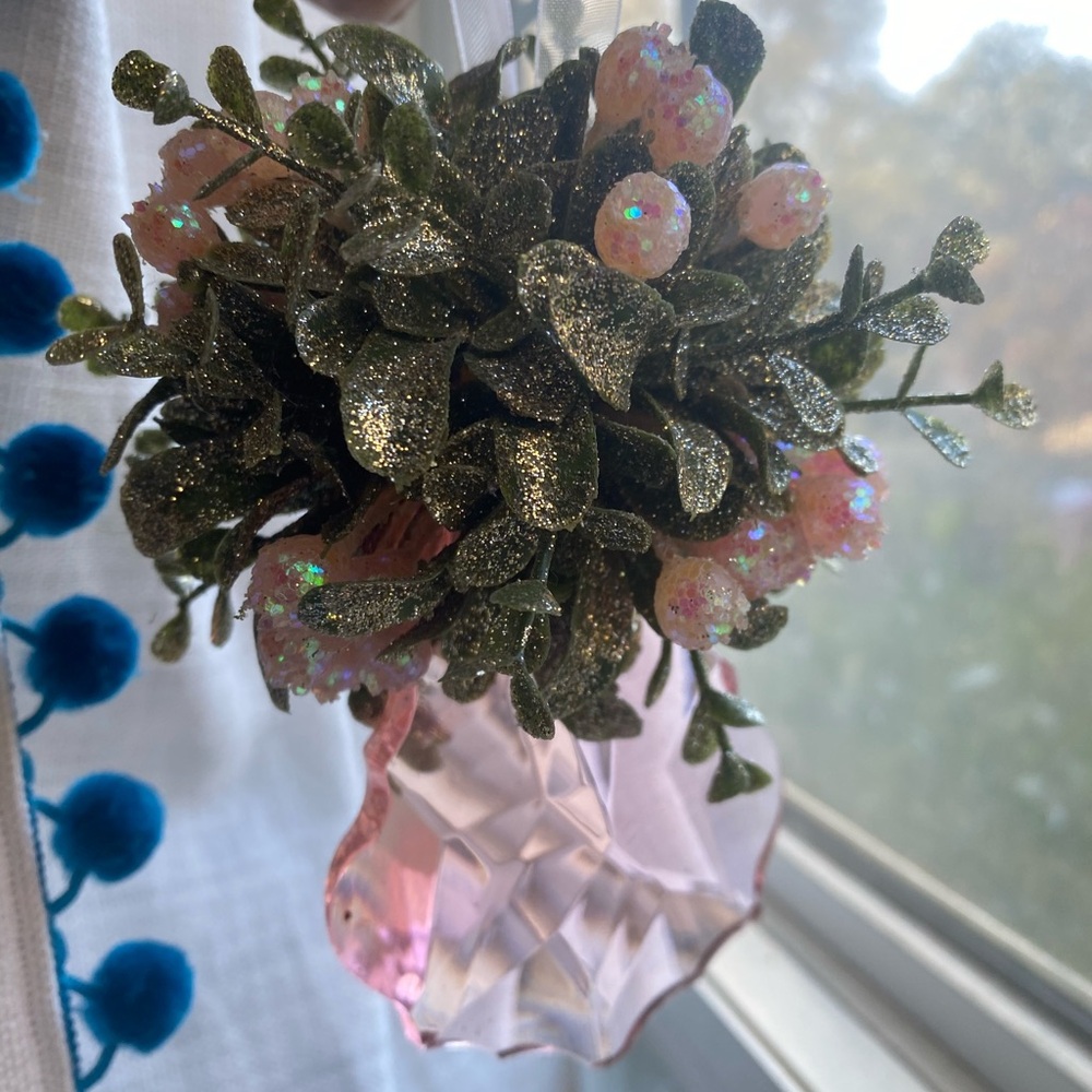 Mistletoe. New without box. Pink coquette styke - Picture 1 of 6